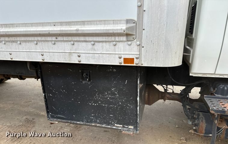 image for item DQ0596 2010 International  4300 box truck