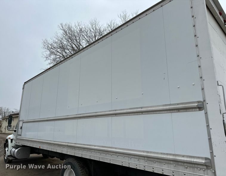 image for item DQ0596 2010 International  4300 box truck