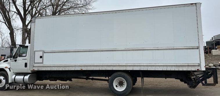 image for item DQ0596 2010 International  4300 box truck