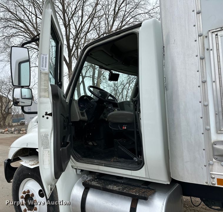 image for item DQ0596 2010 International  4300 box truck