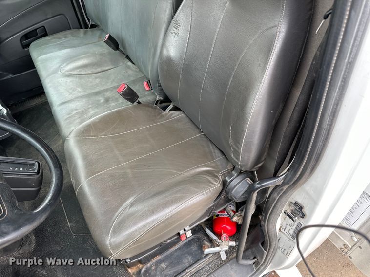 image for item DQ0596 2010 International  4300 box truck