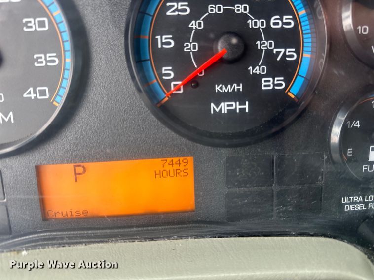 image for item DQ0596 2010 International  4300 box truck