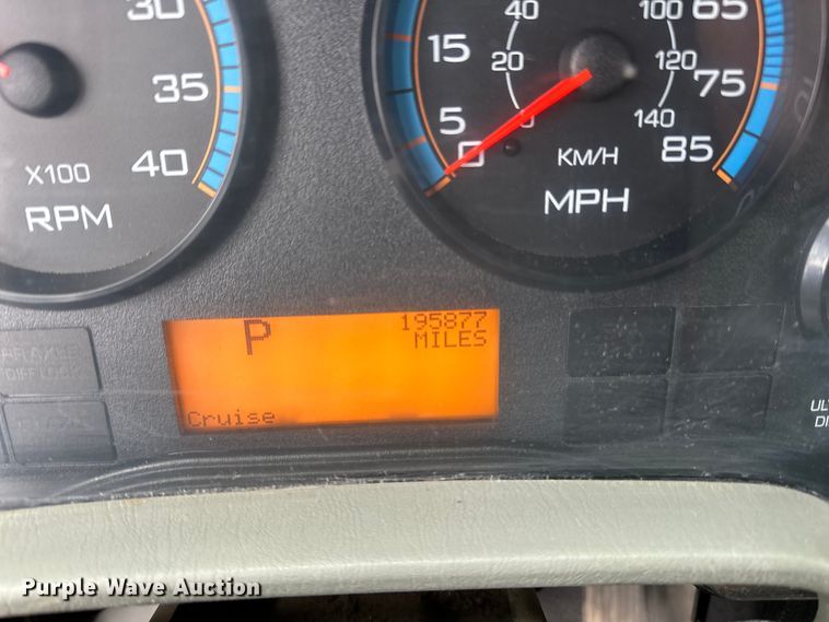 image for item DQ0596 2010 International  4300 box truck