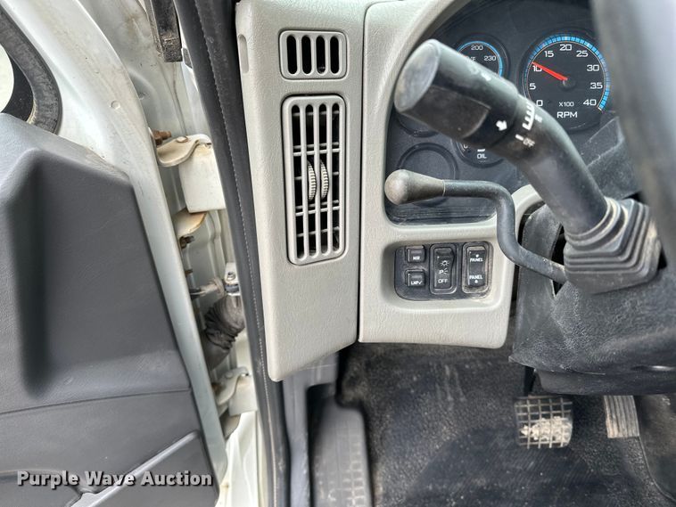 image for item DQ0596 2010 International  4300 box truck