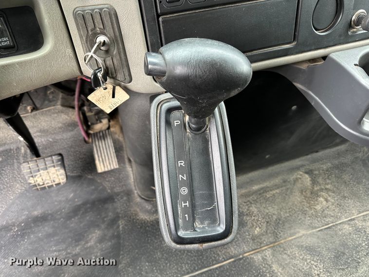 image for item DQ0596 2010 International  4300 box truck