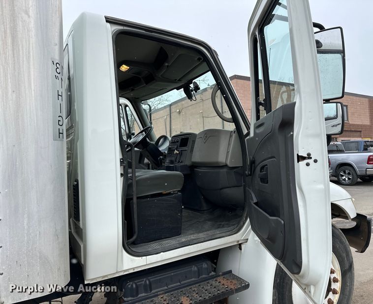 image for item DQ0596 2010 International  4300 box truck