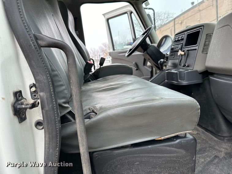 image for item DQ0596 2010 International  4300 box truck