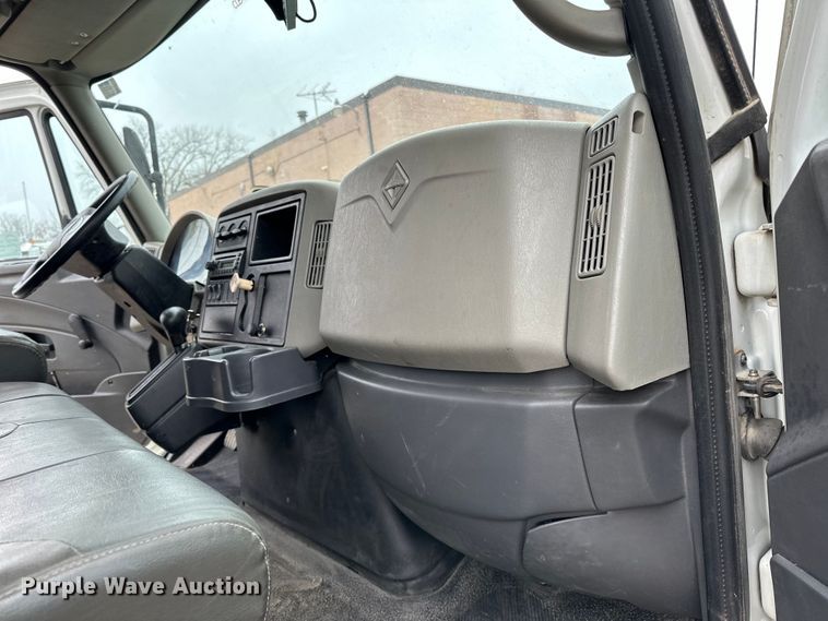 image for item DQ0596 2010 International  4300 box truck