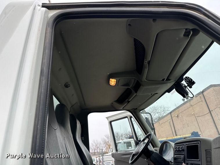 image for item DQ0596 2010 International  4300 box truck