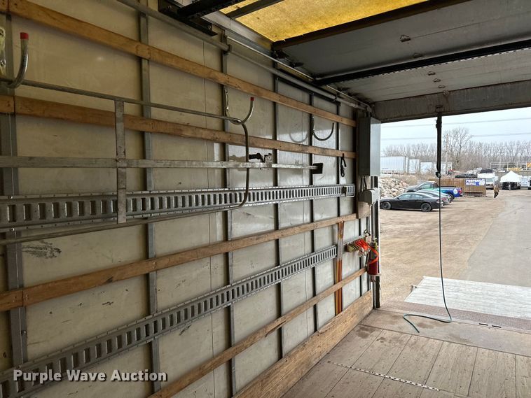 image for item DQ0596 2010 International  4300 box truck