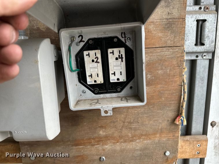 image for item DQ0596 2010 International  4300 box truck