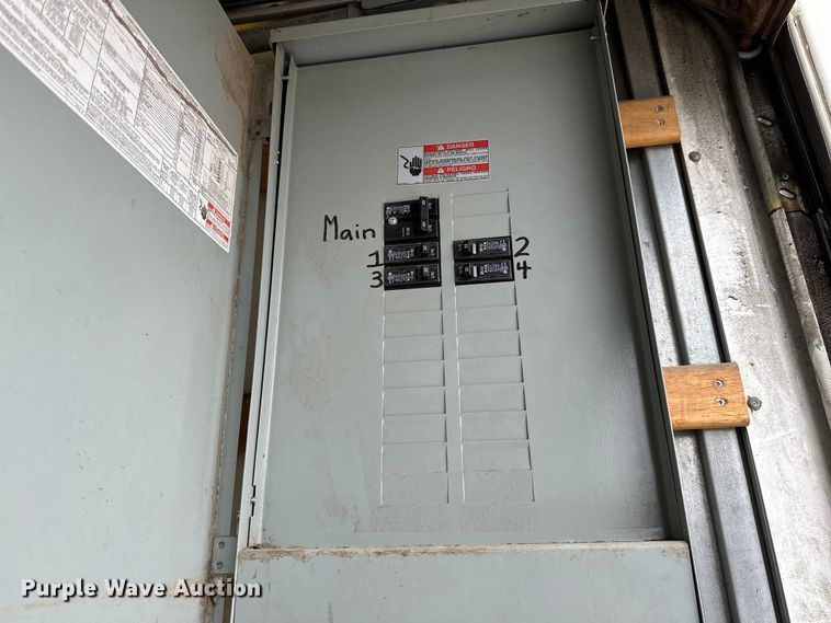 image for item DQ0596 2010 International  4300 box truck