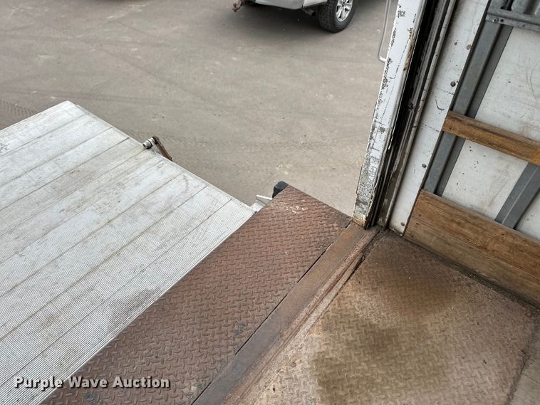 image for item DQ0596 2010 International  4300 box truck