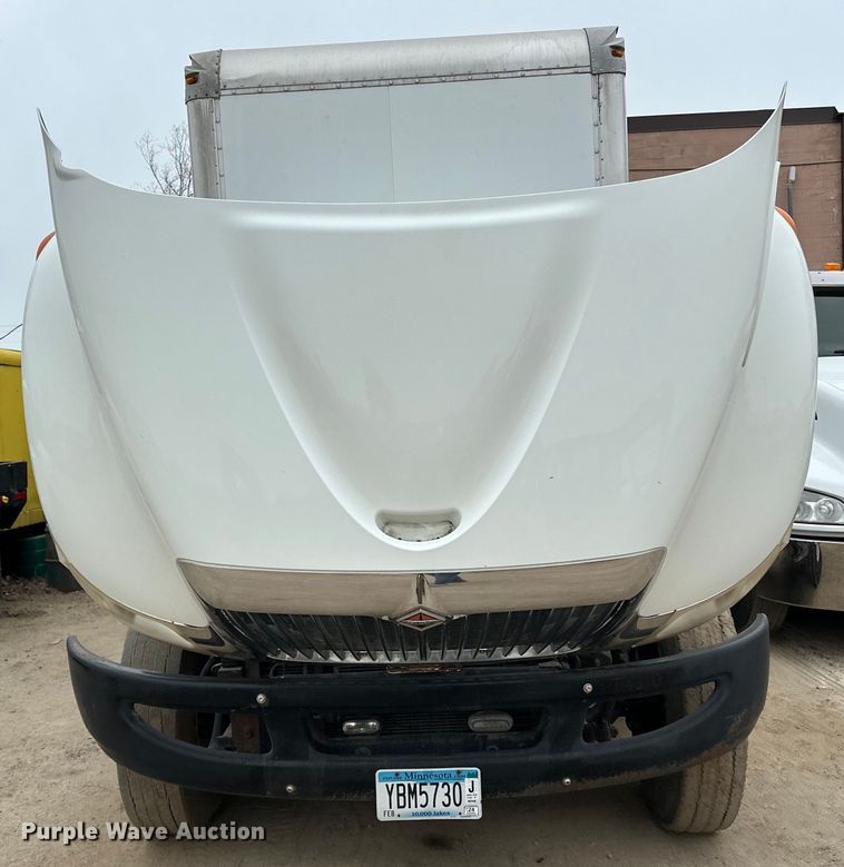 image for item DQ0596 2010 International  4300 box truck