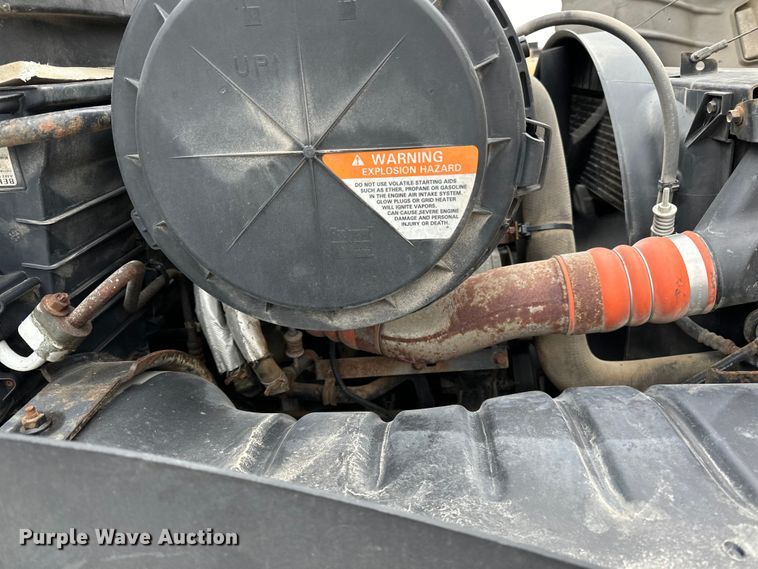 image for item DQ0596 2010 International  4300 box truck