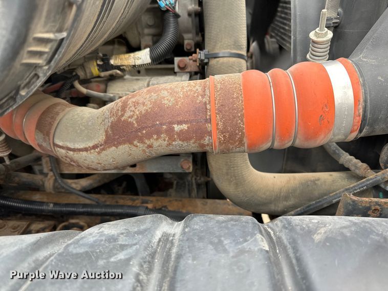 image for item DQ0596 2010 International  4300 box truck