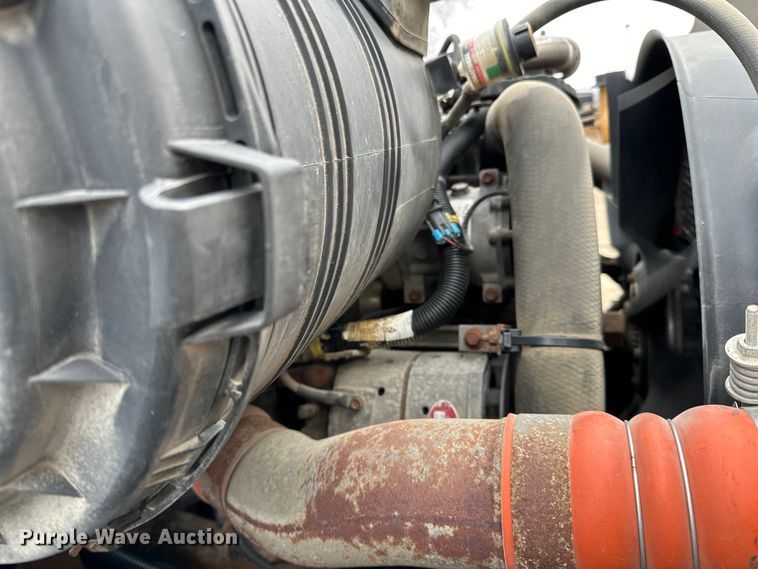 image for item DQ0596 2010 International  4300 box truck