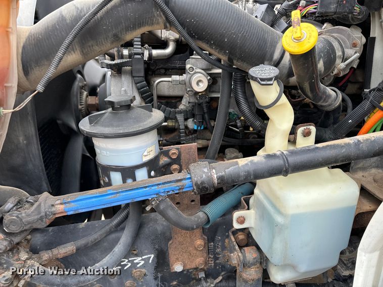 image for item DQ0596 2010 International  4300 box truck