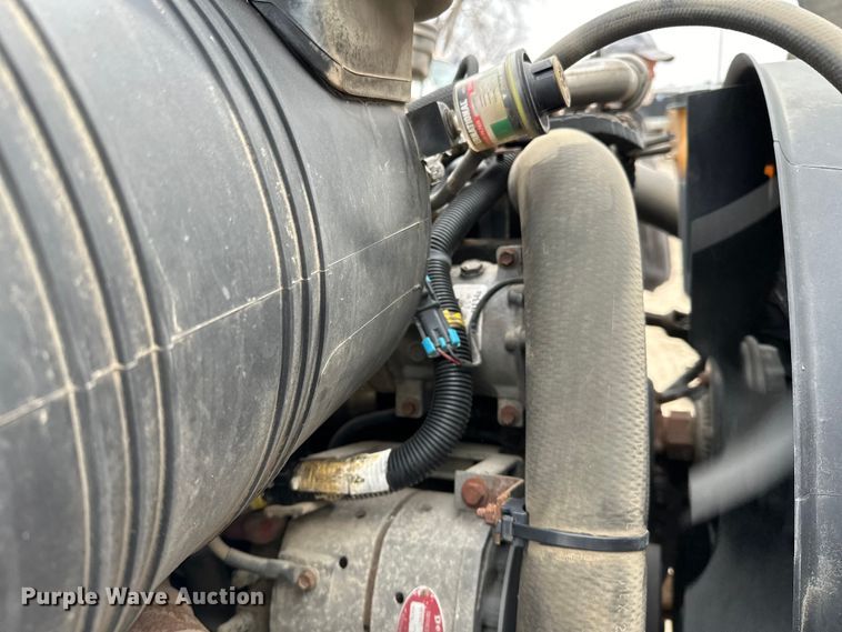 image for item DQ0596 2010 International  4300 box truck