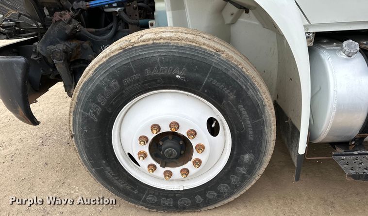 image for item DQ0596 2010 International  4300 box truck