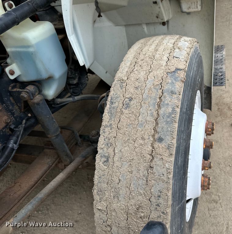 image for item DQ0596 2010 International  4300 box truck