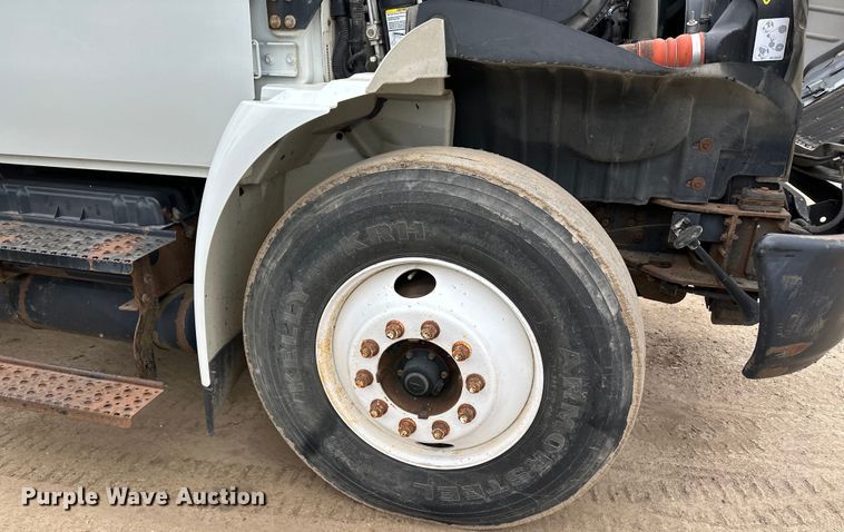 image for item DQ0596 2010 International  4300 box truck