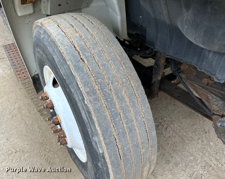 image for item DQ0596 2010 International  4300 box truck