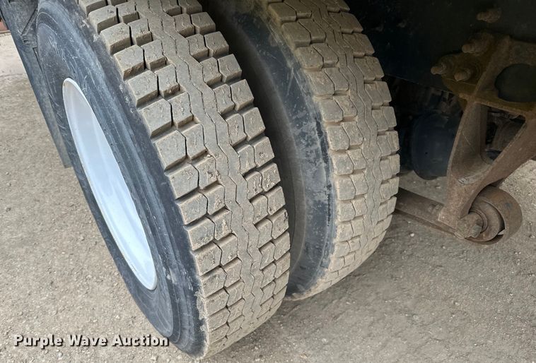 image for item DQ0596 2010 International  4300 box truck