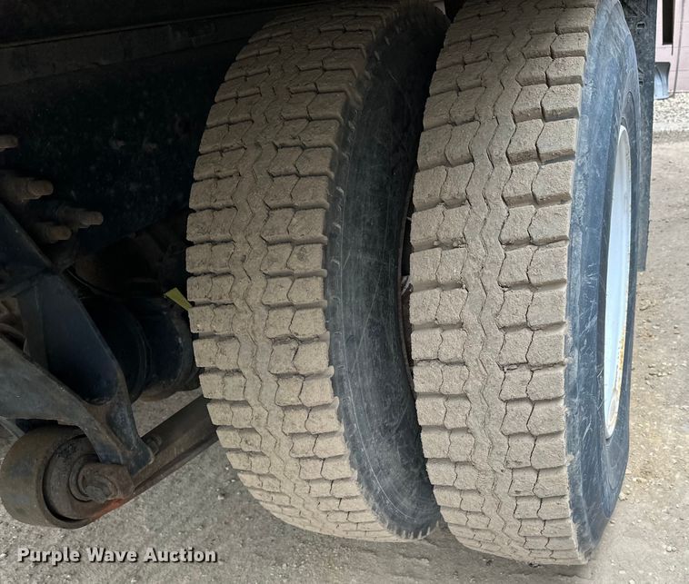 image for item DQ0596 2010 International  4300 box truck