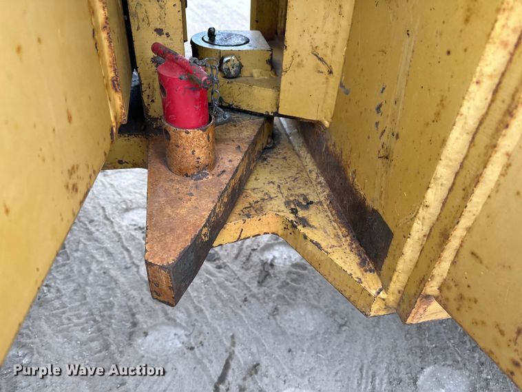 image for item DQ0599 1999 Caterpillar  CP-563C single drum vibratory roller