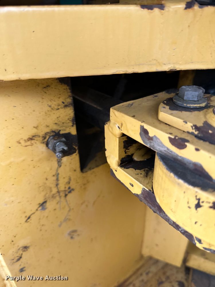 image for item DQ0599 1999 Caterpillar  CP-563C single drum vibratory roller