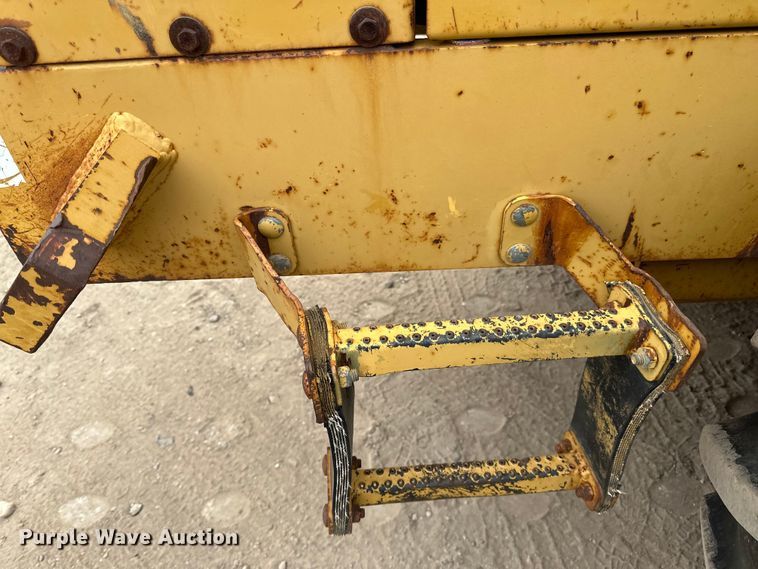 image for item DQ0599 1999 Caterpillar  CP-563C single drum vibratory roller