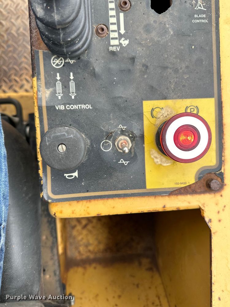 image for item DQ0599 1999 Caterpillar  CP-563C single drum vibratory roller