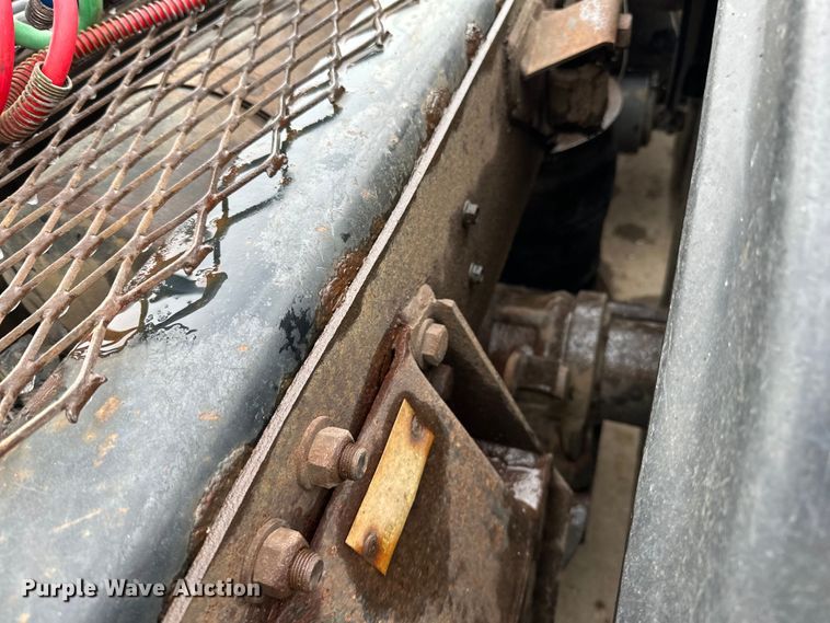 image for item DQ0600 2000 Freightliner  FLD120 semi truck