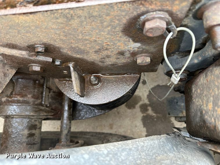 image for item DQ0600 2000 Freightliner  FLD120 semi truck