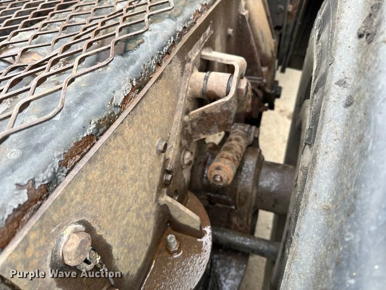 image for item DQ0600 2000 Freightliner  FLD120 semi truck