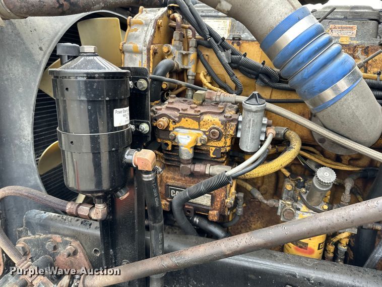 image for item DQ0600 2000 Freightliner  FLD120 semi truck