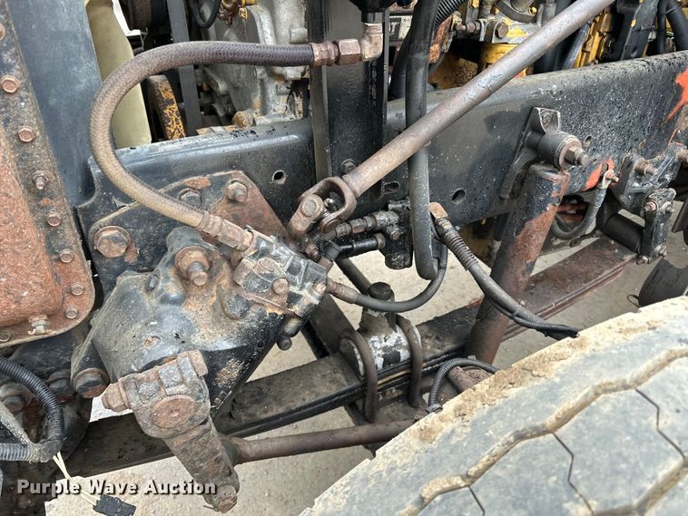 image for item DQ0600 2000 Freightliner  FLD120 semi truck