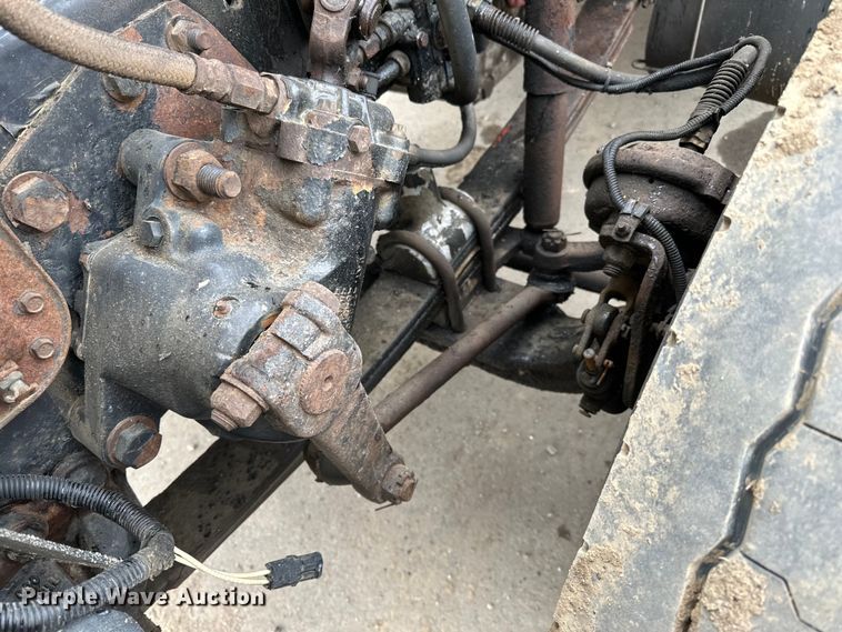 image for item DQ0600 2000 Freightliner  FLD120 semi truck