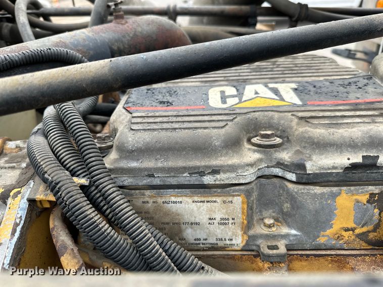 image for item DQ0600 2000 Freightliner  FLD120 semi truck