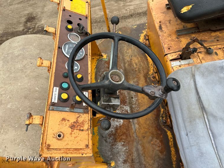 image for item DQ0602 1987 Case W602BD single drum vibratory roller