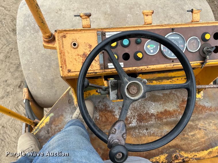 image for item DQ0602 1987 Case W602BD single drum vibratory roller