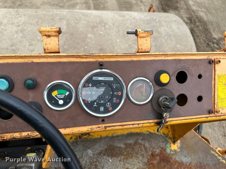 image for item DQ0602 1987 Case W602BD single drum vibratory roller