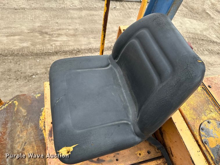 image for item DQ0602 1987 Case W602BD single drum vibratory roller