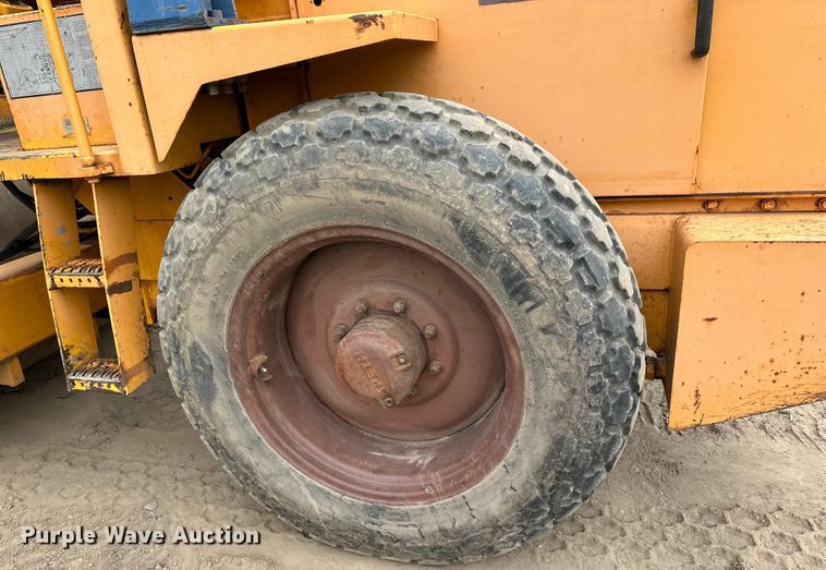 image for item DQ0602 1987 Case W602BD single drum vibratory roller