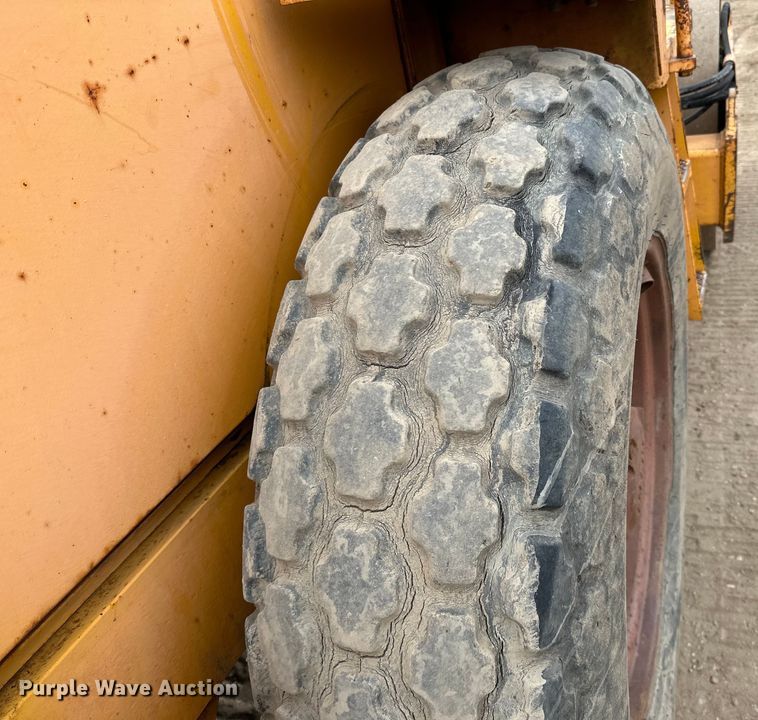 image for item DQ0602 1987 Case W602BD single drum vibratory roller