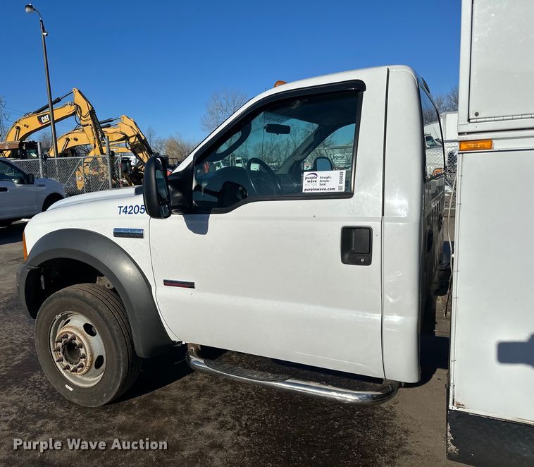 image for item DQ0628 2005 Ford  F550 utility / service truck