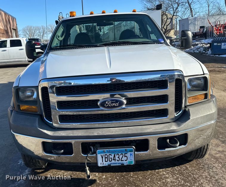 image for item DQ0628 2005 Ford  F550 utility / service truck