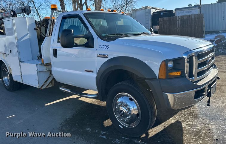 image for item DQ0628 2005 Ford  F550 utility / service truck