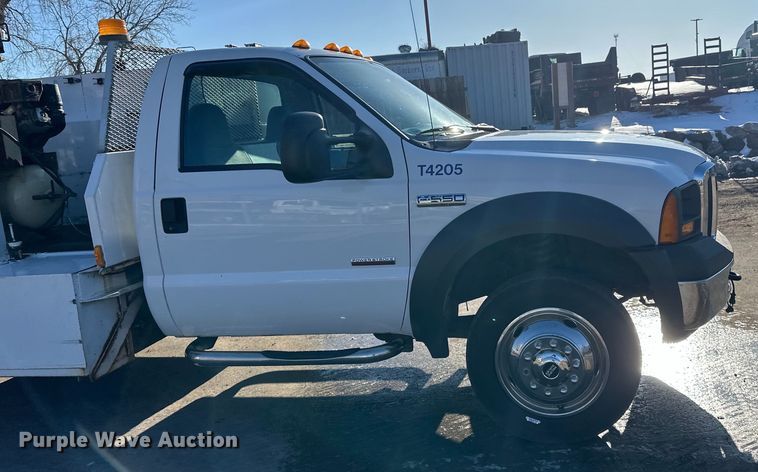 image for item DQ0628 2005 Ford  F550 utility / service truck